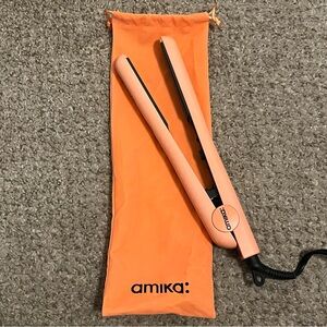 Amika Strand Perfect Styler Flat Iton